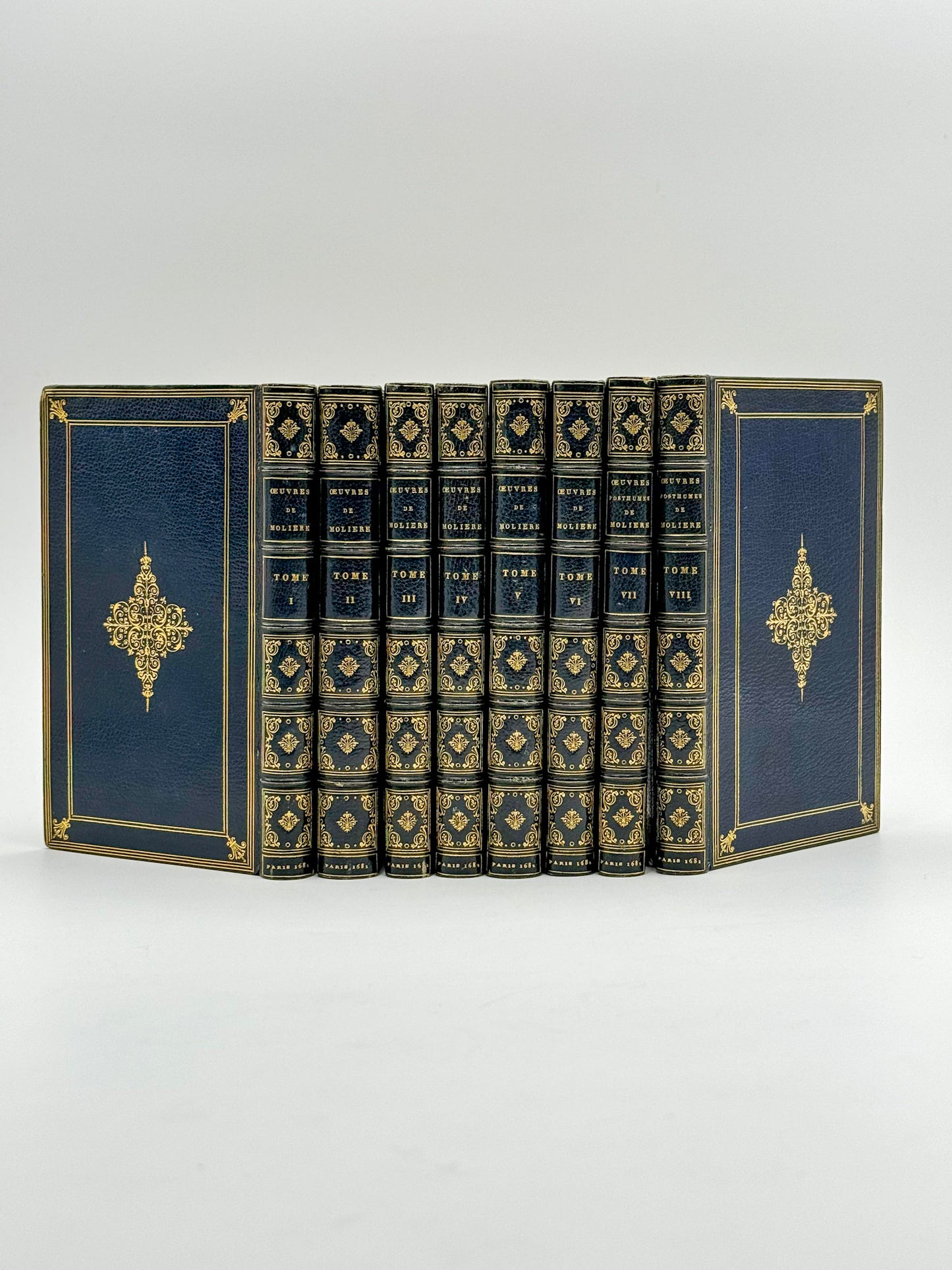 Les Œuvres de Monsieur de Molière. Reveuës, corrigées & augmentées. Enrichies de Figures en Taille-douce.