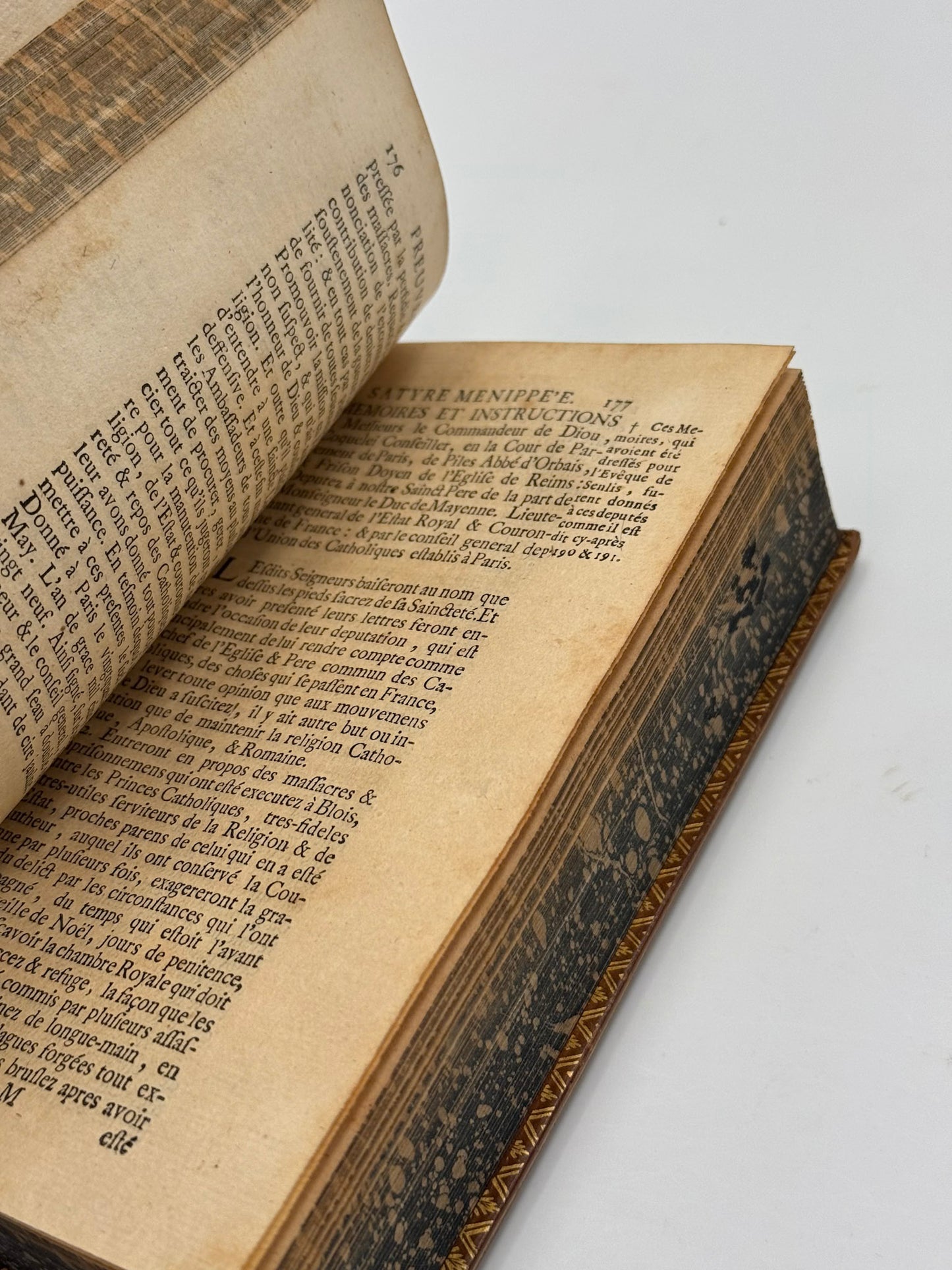 Satyre Menippée, de la vertu du Catholicon d'Espagne, et de la tenue des états de Paris, a laquelle est ajoutée un Discours sur l'interprétation du mot de Higuiero del Infierno, & qui en est l'Auteur.