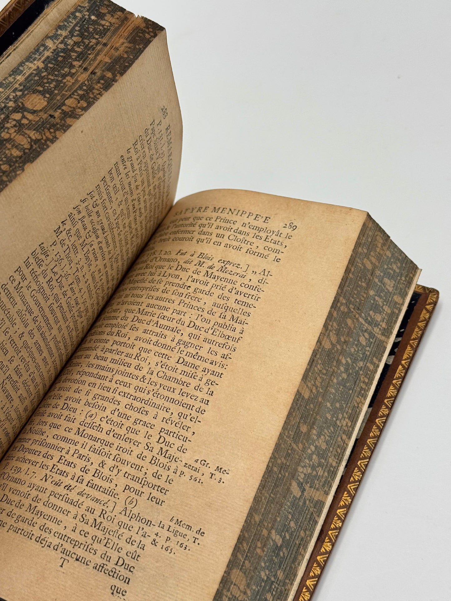 Satyre Menippée, de la vertu du Catholicon d'Espagne, et de la tenue des états de Paris, a laquelle est ajoutée un Discours sur l'interprétation du mot de Higuiero del Infierno, & qui en est l'Auteur.