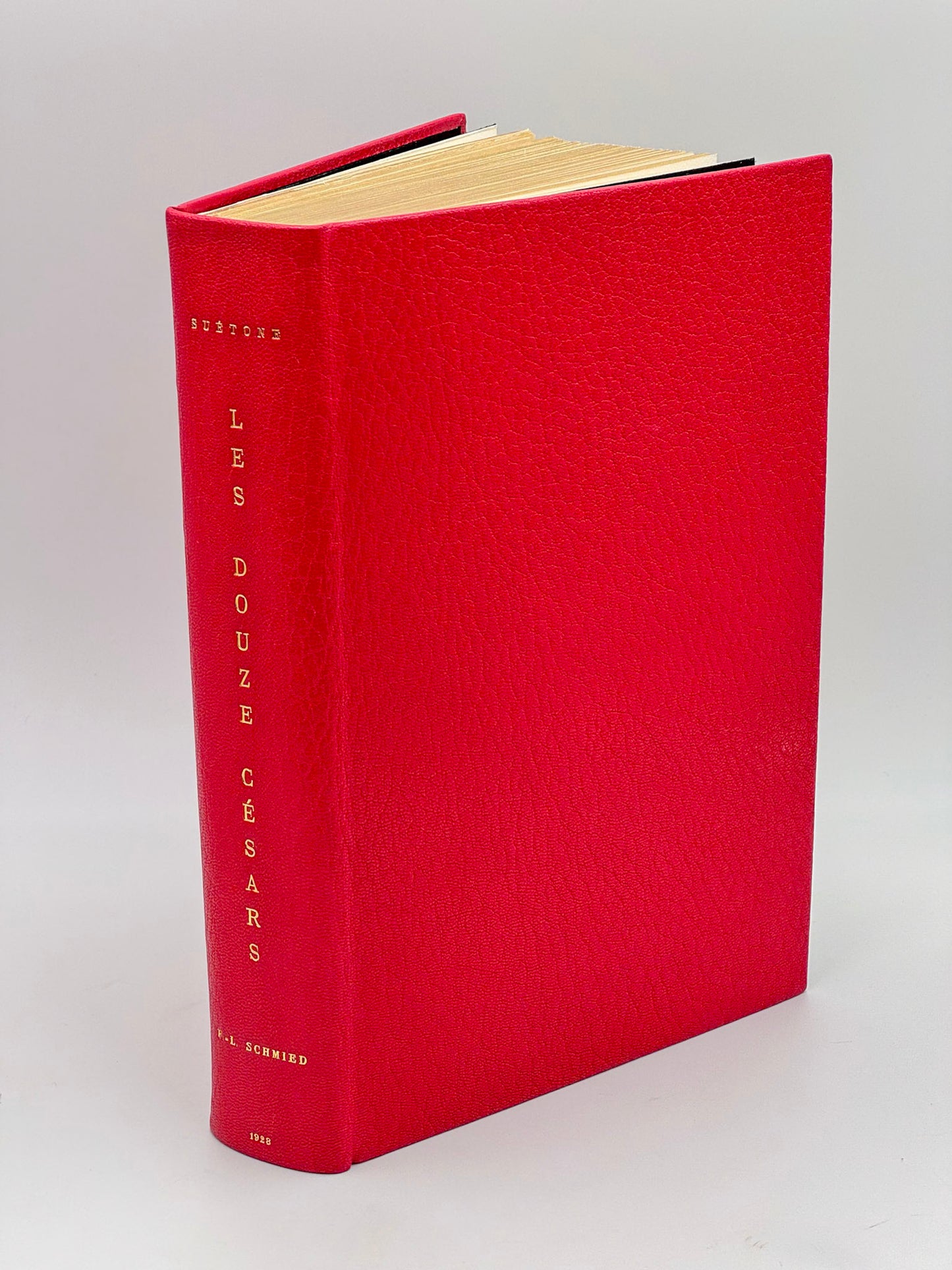 Les Douze Césars. Traduction inédite de Joseph Estève. Préface de Louis Barthou de l'Académie Française